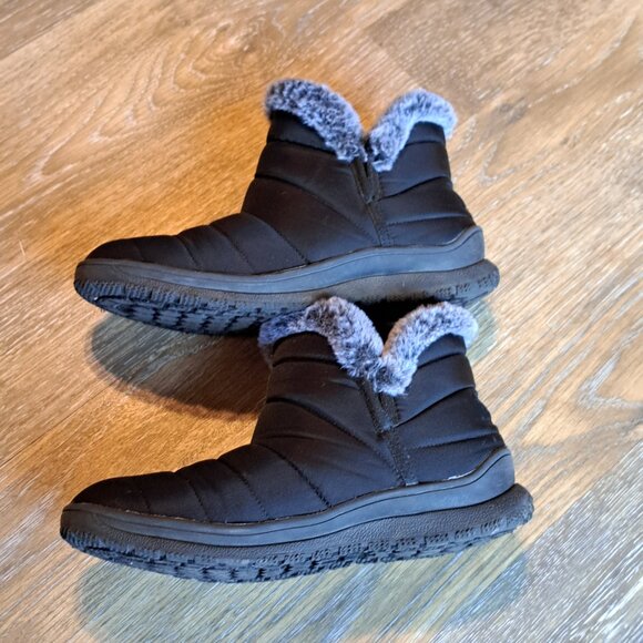 Minnetonka Northtown Boots - Picture 4 of 10